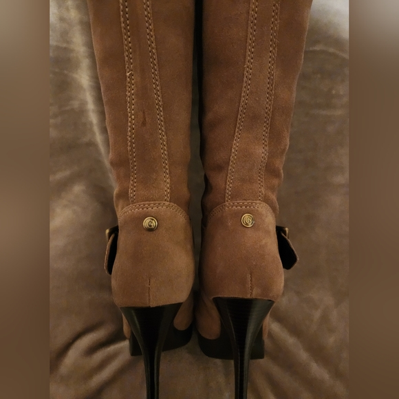 EUC Guess Woman's Heeled Boots 👢 - Picture 8 of 8